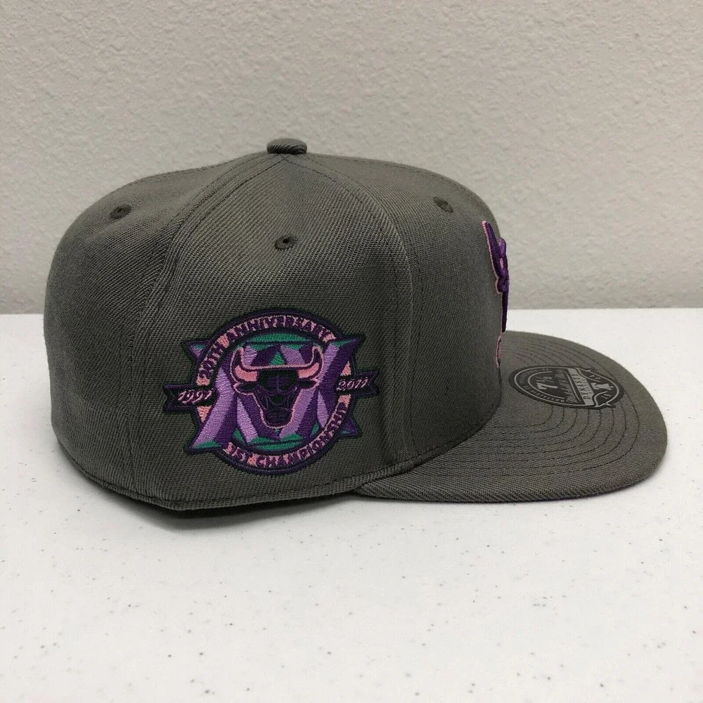 Chicago Bulls Hat Cap Fitted Mens 7 1/2 Gray NBA HWC Basketball Mitchell & Ness